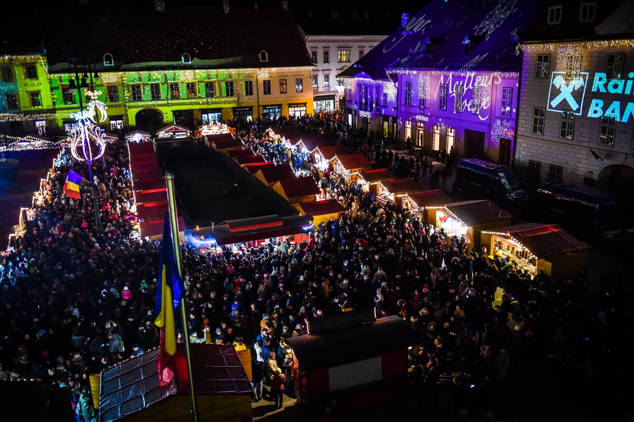GALERIE FOTO| S-a deschis târgul de Crăciun de la Sibiu. Ediția din 2018 este dedicată Centenarului