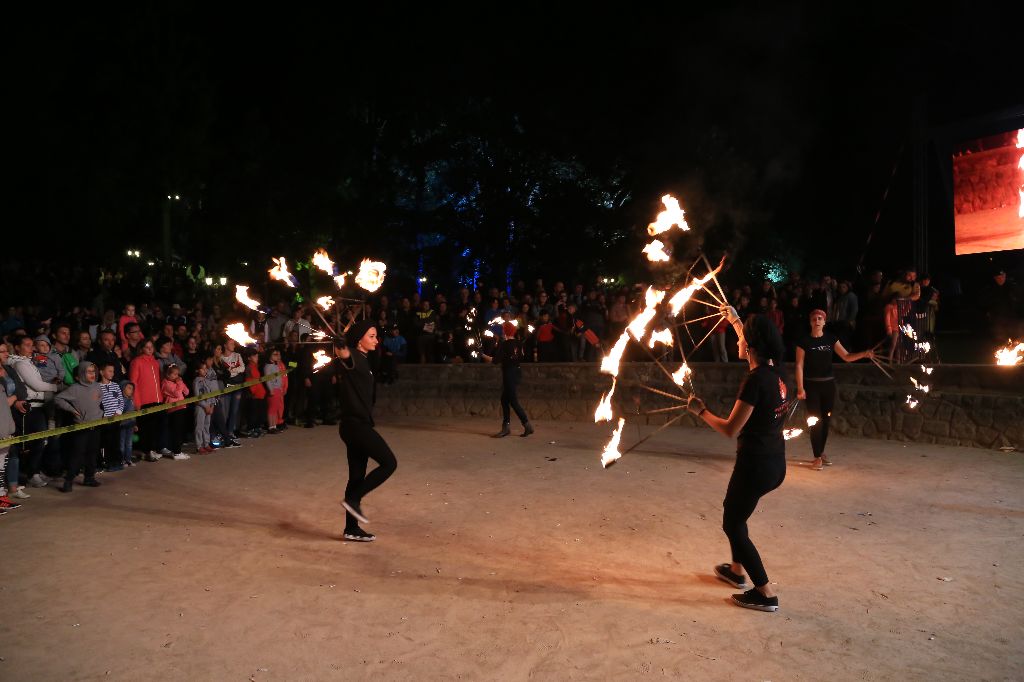 Festivalul Sinaia Forever s-a terminat fără artificii. Poliția a trimis mascații să taie alimentarea cu energie electrică / VIDEO