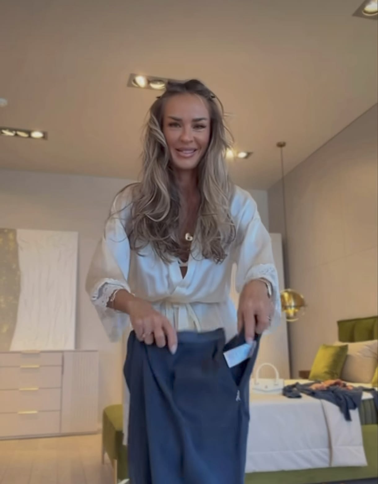 Imagini rare din casa în care locuiește Diana Munteanu. Camere luminoase, dressing impresionant și un decor în nuanțe neutre