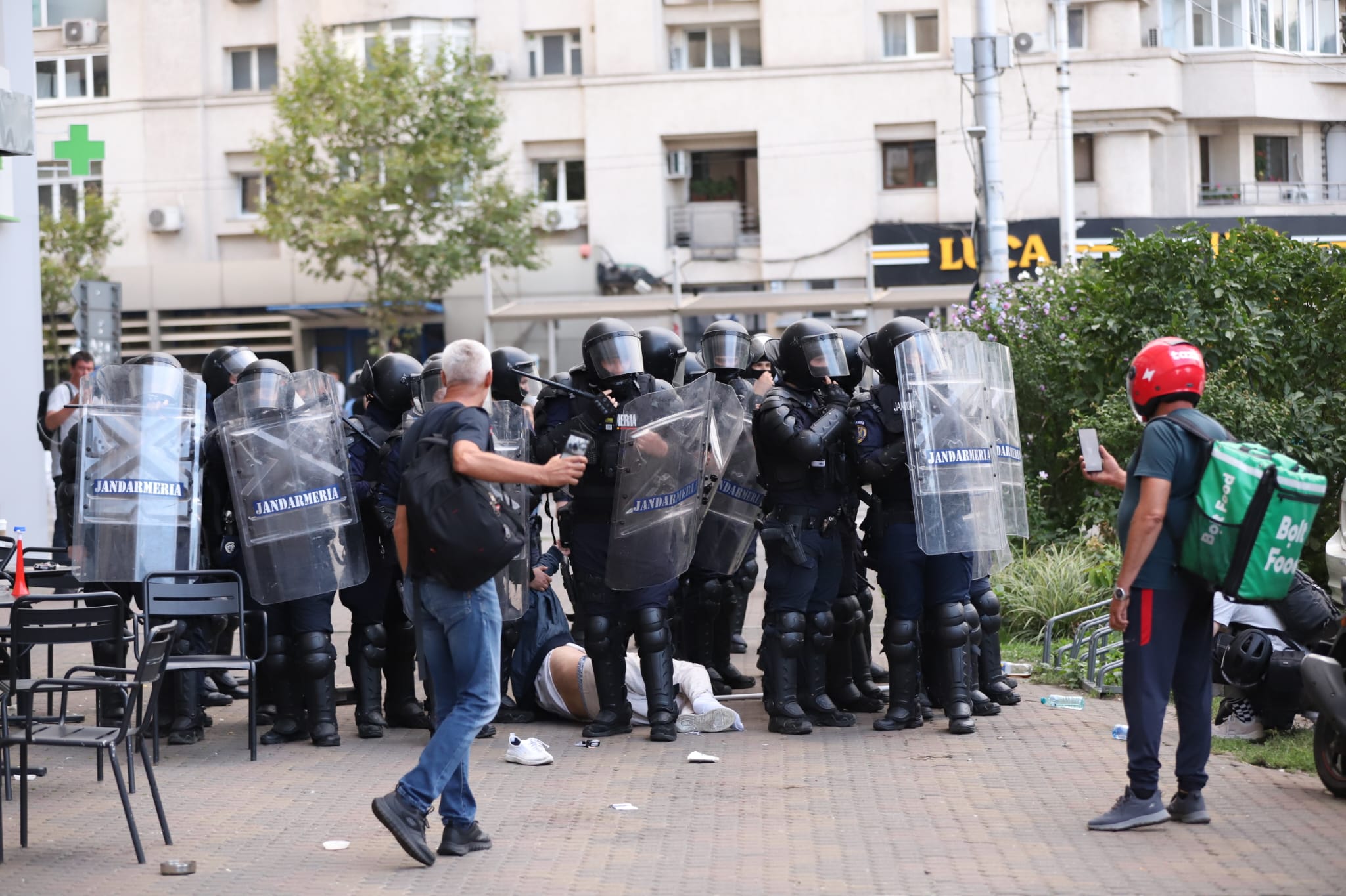 Mai multe persoane au fost reținute după violențele de la protestul fermierilor din Piața Victoriei si sunt audiate la această oră
