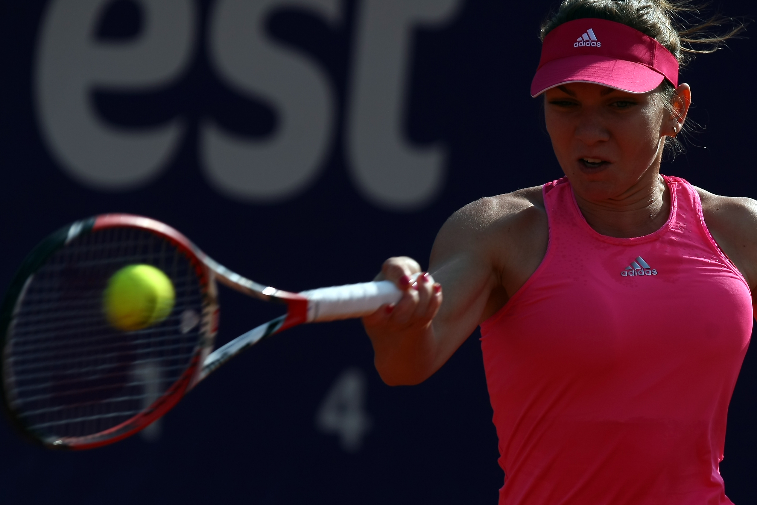 Simona Halep, la o victorie de titlu la București. Finala e cu italianca Vinci