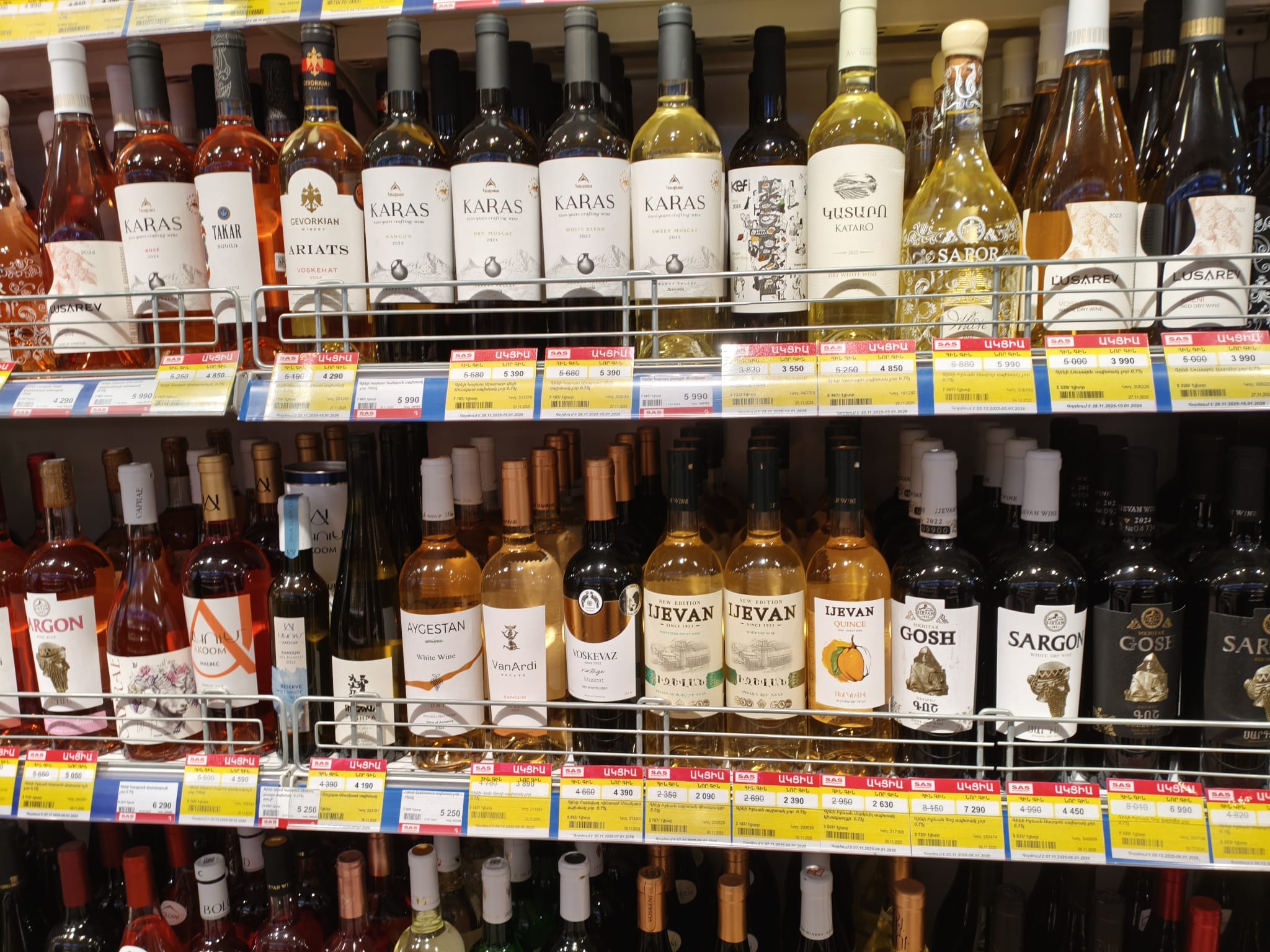 Prețurile la alimente și băuturi în supermarketurile din Armenia. Cât costă la Erevan un kilogram de cartofi sau o sticlă de vin local 