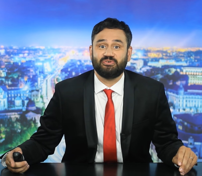 Cine e Bogdan Nicolai de la „Cronica Cârcotașilor”. Face echipă cu Ioana Petric şi Codruţ Kegheş, a.k.a. Dezbrăcatu, la Prima TV
