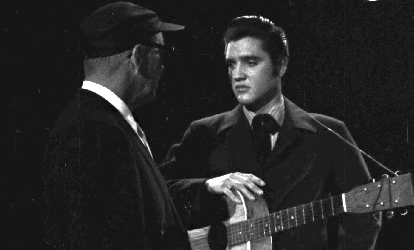 Imagini video necunoscute cu Elvis Presley, apărute după aproape 70 de ani. Filmare din 1956, când a înregistrat o melodie celebră