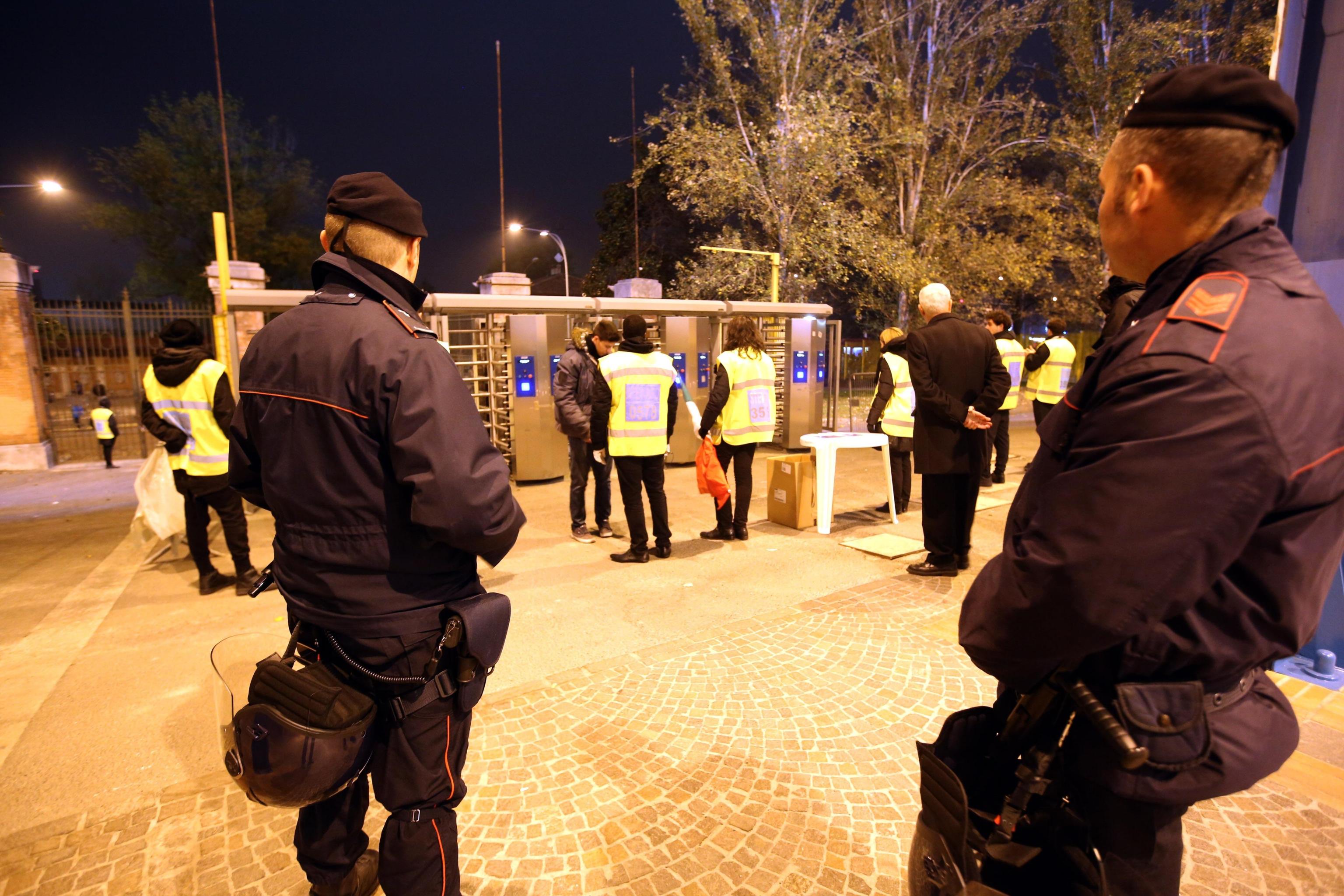 Ameninţare teroristă falsă înaintea meciului amical Italia-România, 2-2, desfăşurat marți seara, la Bologna. ^”Nu mai jucaţi partida, Allah este mare!” / GALERIE FOTO