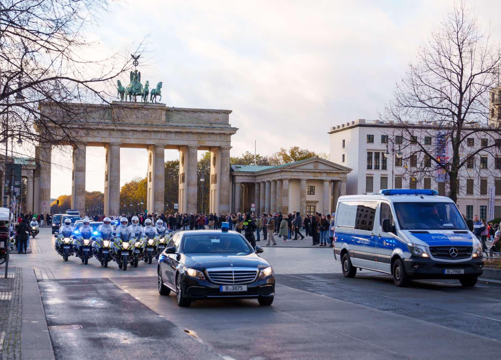 Ținuta purtată de Carmen Iohannis la vizita oficială în Germania alături de Klaus Iohannis. A ales un creator de modă român