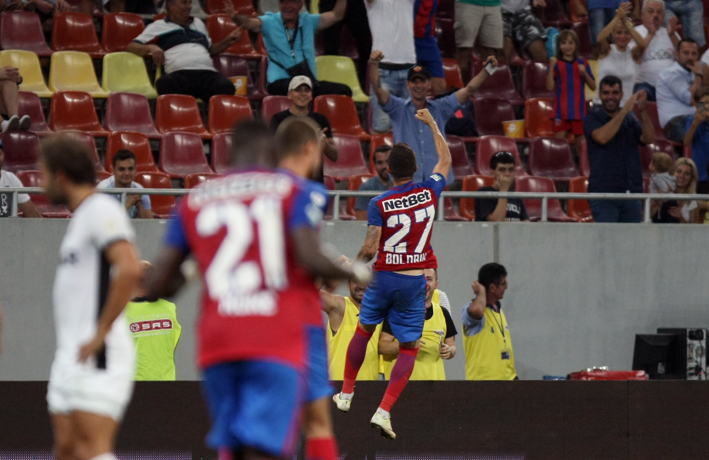 Liga 1, Etapa a 7-a. Steaua - Astra 1-0. GOLdrin a decis jocul, dintr-o lovitură liberă! Junior Morais, eliminat în final! Meciul s-a încheiat cu îmbrânceli/ VIDEO&FOTO