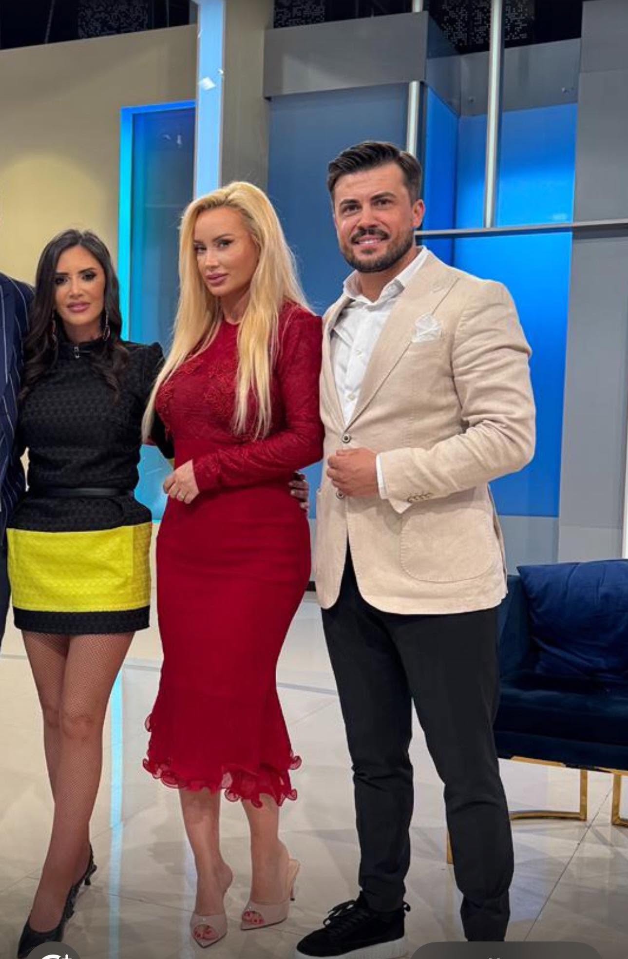 Cum a apărut nașa Mara Bănică la nunta Simonei Trașcă. Toți i-au admirat rochia. „Casă de piatră! Să vă iubiți!”