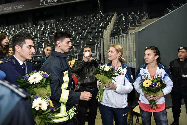 Fetele cochetele! Halep, Niculescu, Mitu și Olaru au impresionat la dineul oficial. ^Programul de la România-Cehia (Fed Cup) / FOTO&VIDEO