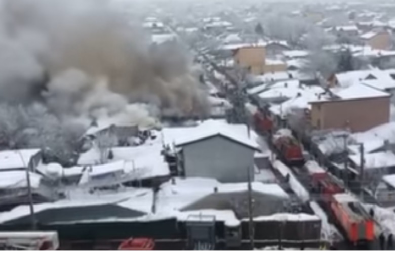 Incendiu în București. Patru case au ars în zona Apărătorii Patriei