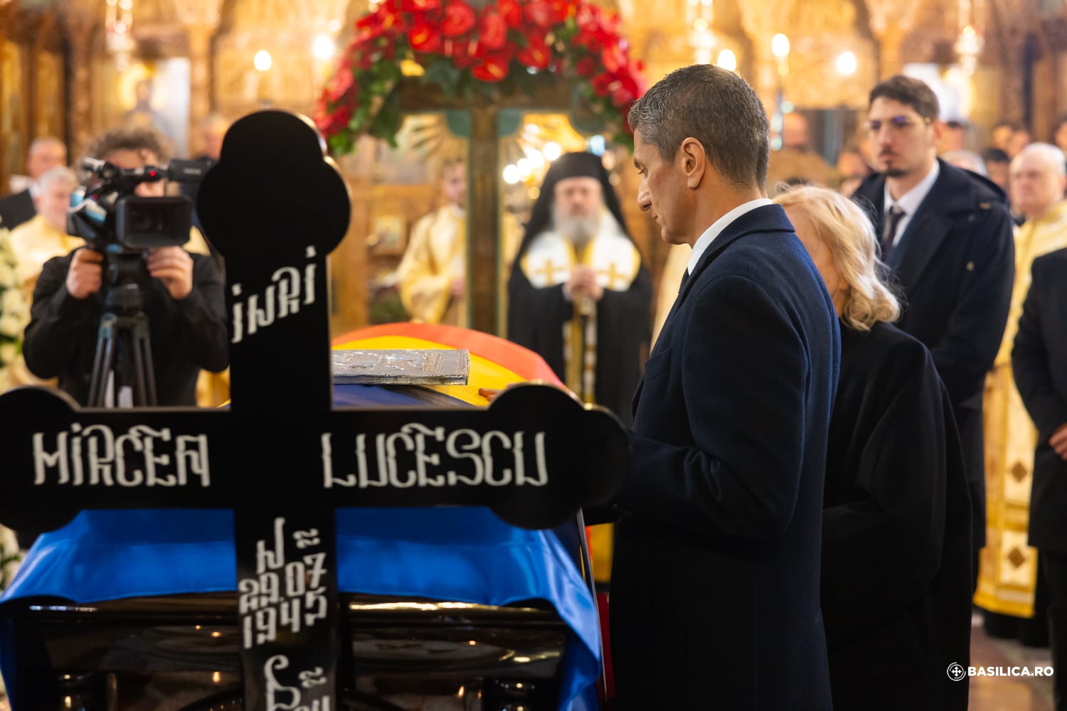 Ce a spus Răzvan Lucescu la slujba de înmormântare a tatălui său: gestul făcut la finalul discursului