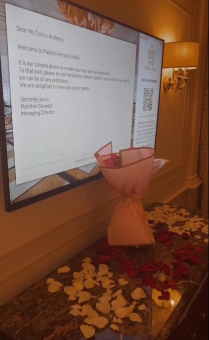 Aniversare de lux pentru Andreea Tonciu la Palazzo Versace Hotel în Dubai. Cum a fost răsfățată de ziua ei de naștere