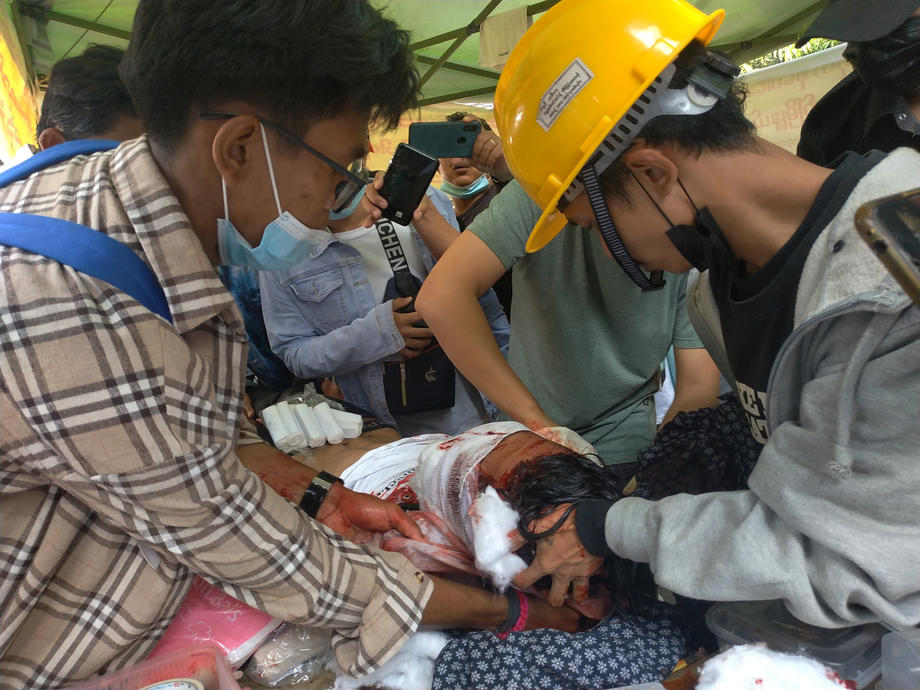 Cel puțin patru morți în timpul protestelor din Myanmar, după ce poliția militară a deschis focul asupra manifestanților pro-democrație