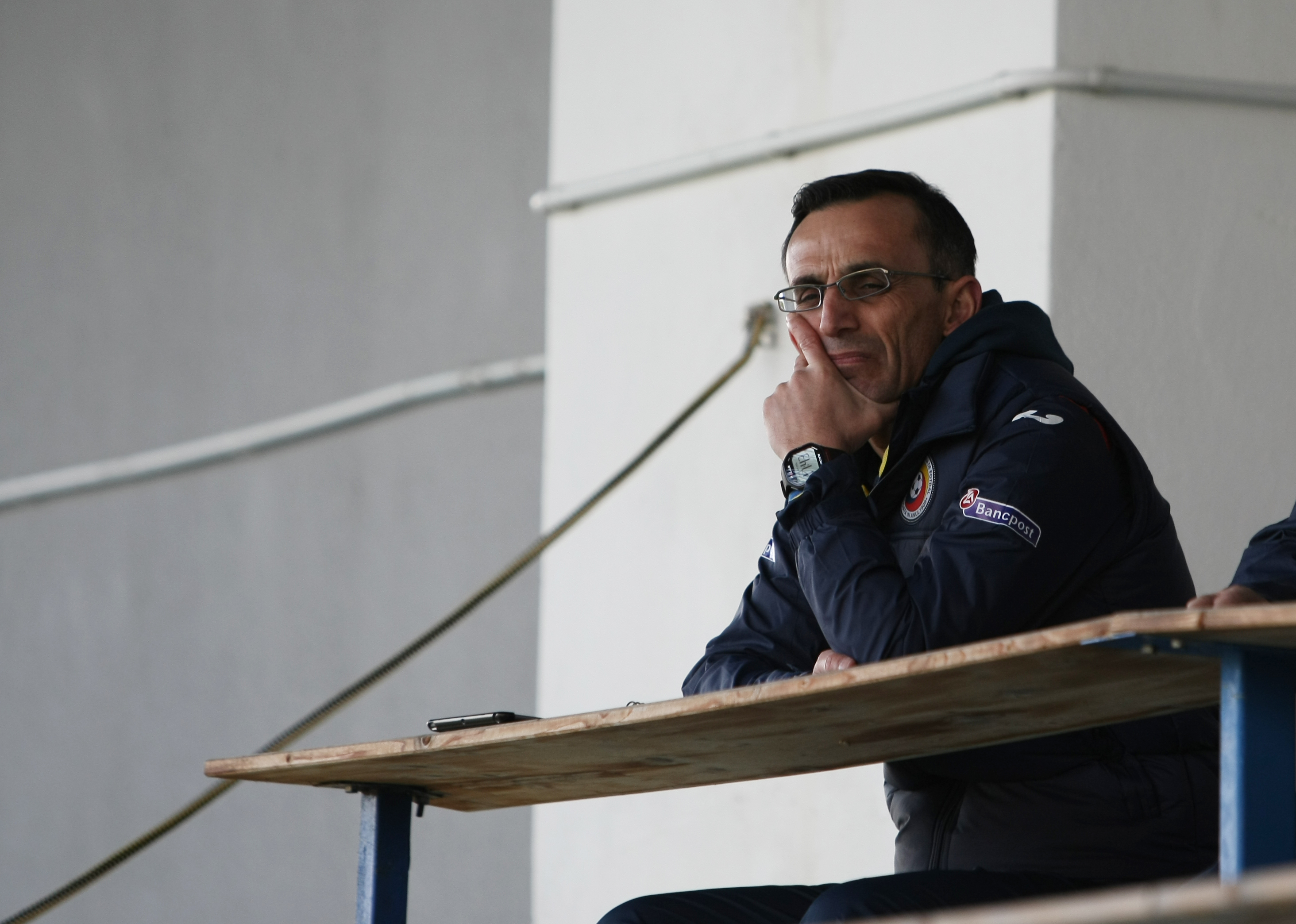 România - Lituania (amical, miercuri, 20.00, Giurgiu). Atenție, tricolori! Iordănescu, cel mai prost plătit selecționer de la Euro,  nu glumește! ”Tata Puiu” a lăsat mereu acasă jucători care au jucat în preliminarii și a luat câte trei-patru debutanți la turneele finale