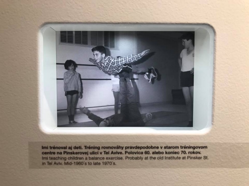 INTERVIU. Prima expoziție dedicată fondatorului Krav Maga, deschisă permanent în Bratislava. Totul despre școala Bukan de Krav Maga și prezența ei în România
