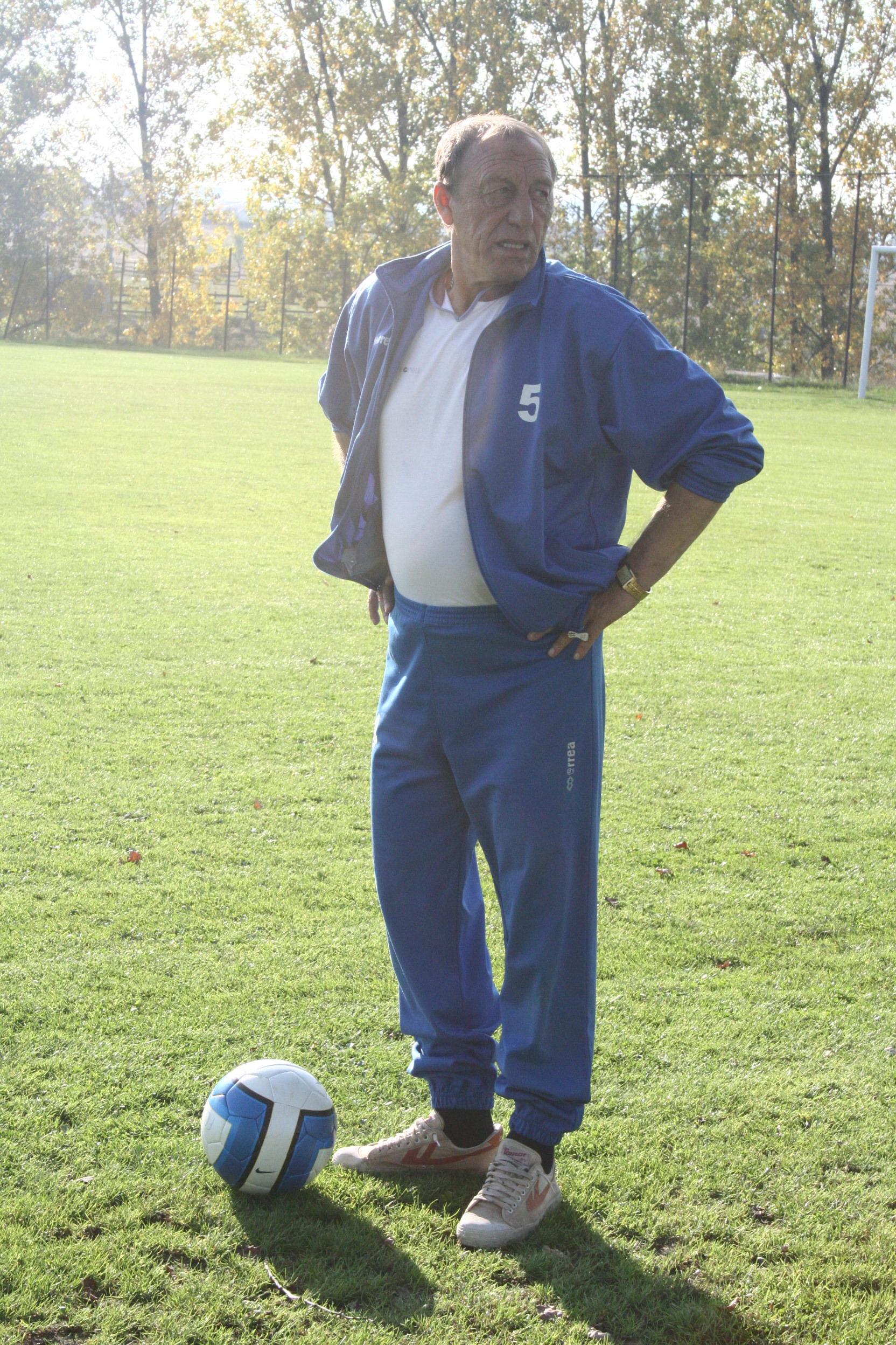Nicolae Dobrin a fost votat ”Cel mai mare fotbalist român al tuturor timpurilor” în sondajul SportNews.ro. Regretatul Prinț din Trivale i-a devansat pe alți foști mari fotbaliști precum Hagi, Balaci, Petschovschi sau Bölöni / GALERIE FOTO&VIDEO