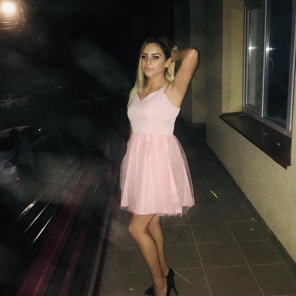 FOTO/ Tânără de 18 ani din Maramureș, găsită moartă în casa în care locuia singură. Motivul pentru care s-a sinucis