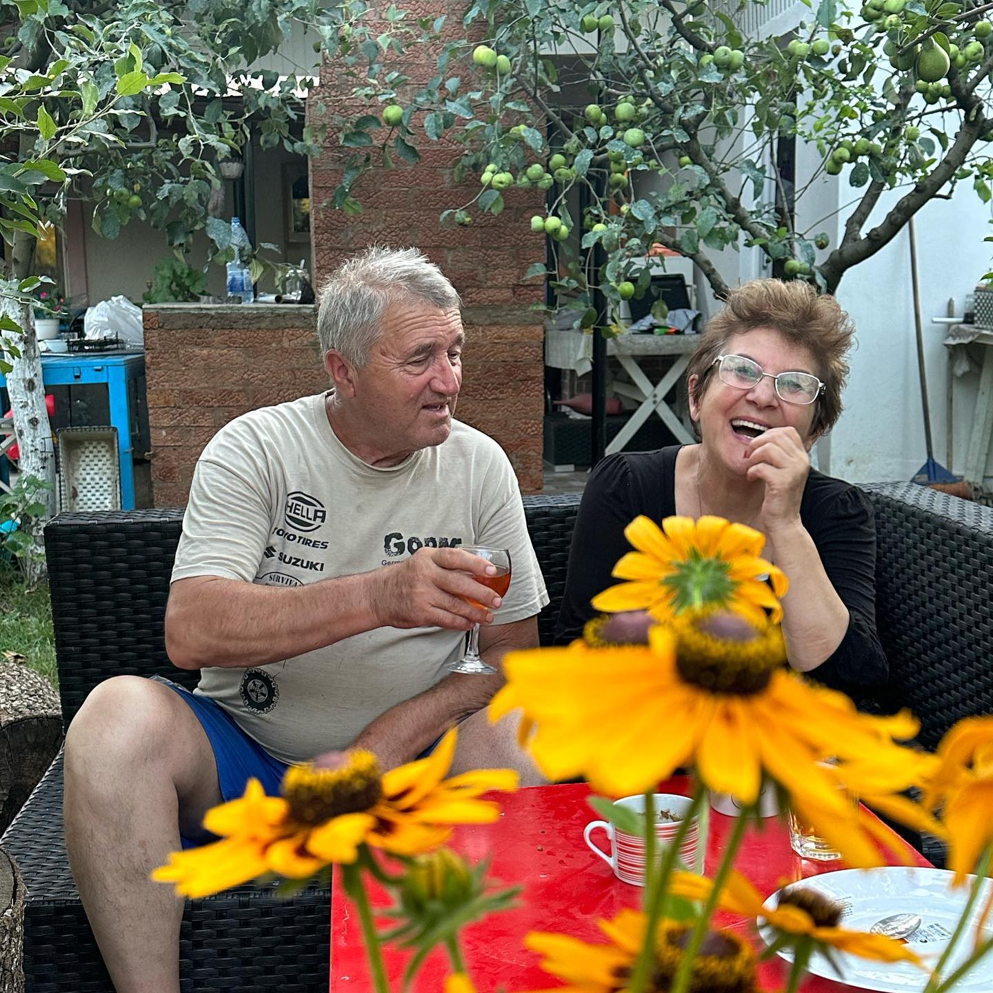 Imagini rare cu Adela Popescu și familia ei acasă, la Șușani. Cum l-au sărbătorit pe băiețelul cel mic: „Nu vă așteptați să fiu mâhnită”