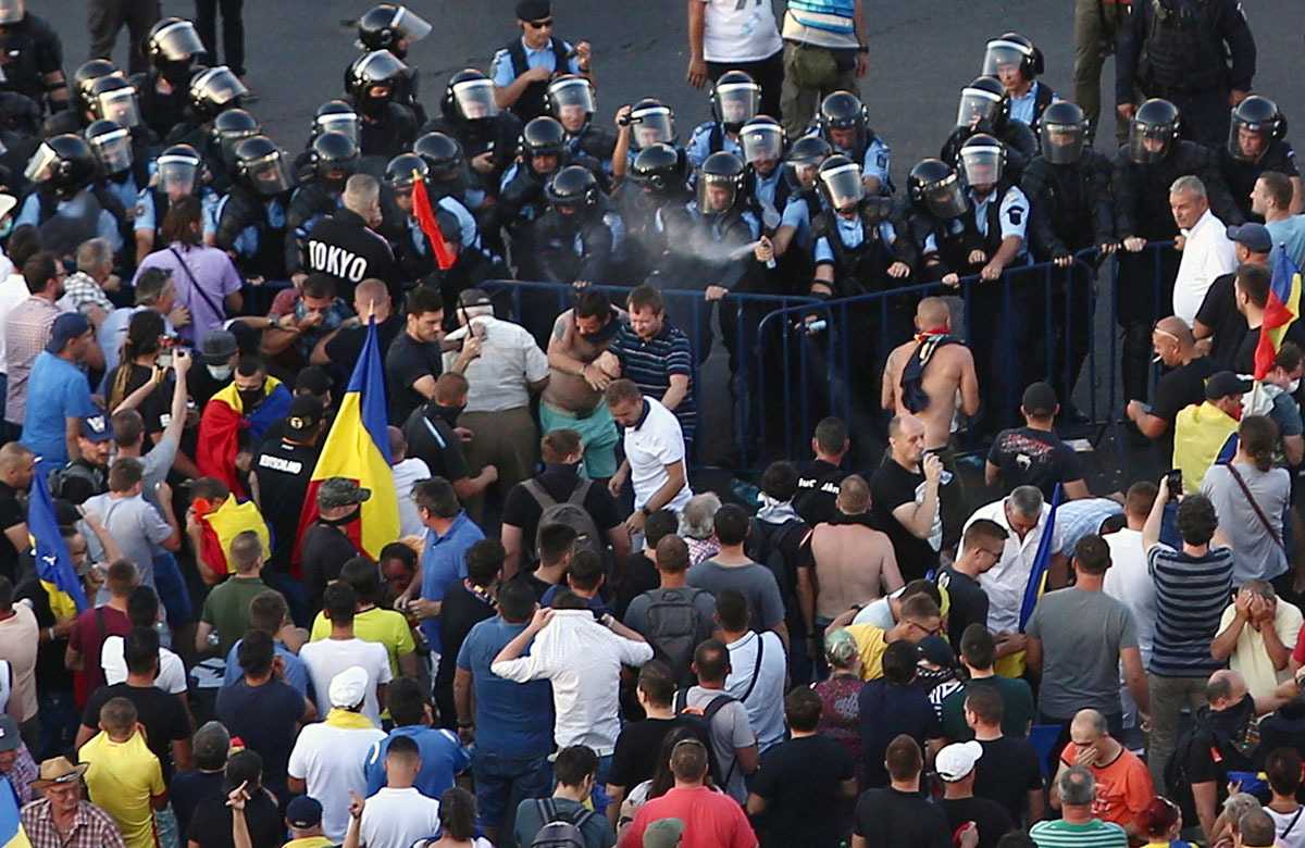 Câteva luni până la prescrierea faptelor în „Dosarul 10 august”. Foștii șefi ai Jandarmeriei, audiați după 8 ani de la violențele din Piața Victoriei