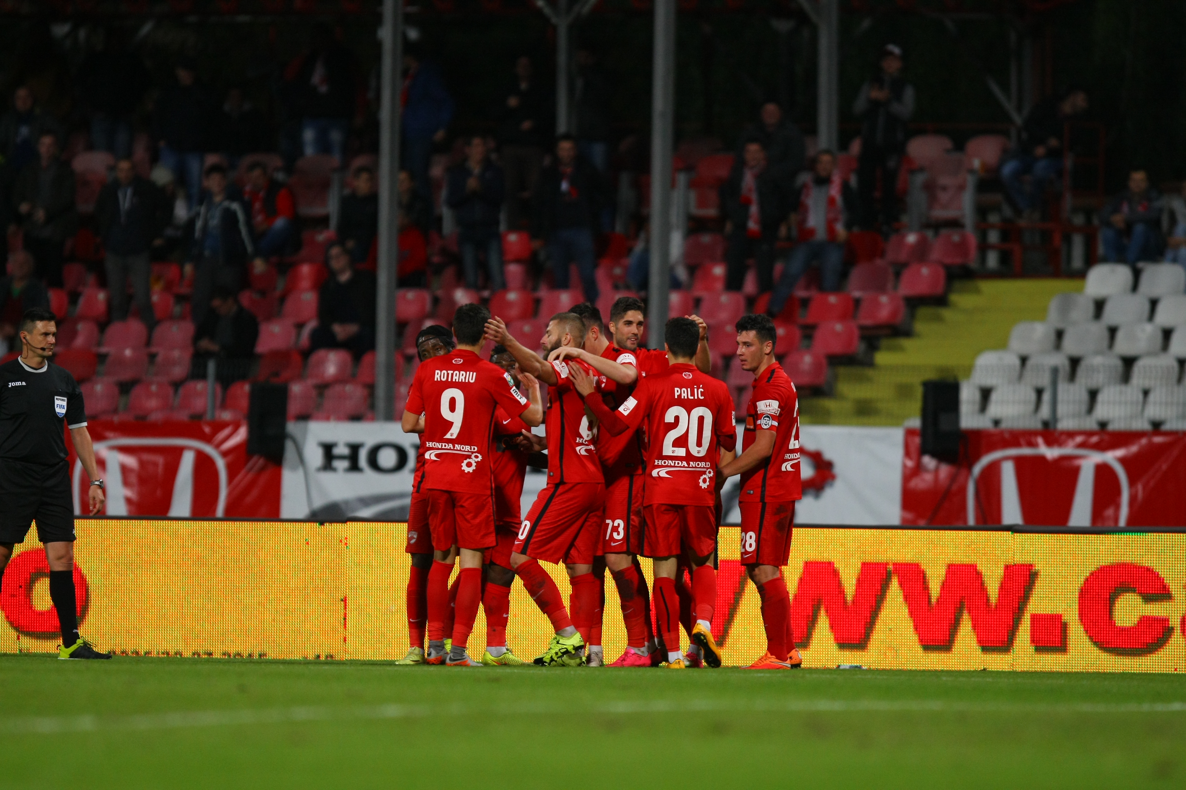 LIGA I LA FOTBAL, etapa a 14-a / Scandal după meciul Dinamo - ASA Tîrgu Mureș 2-1. ^Ardelenii protestează oficial printr-un comunicat în care reclamă un ”fault evident și lipsă de fair-play”! GALERIE FOTO
