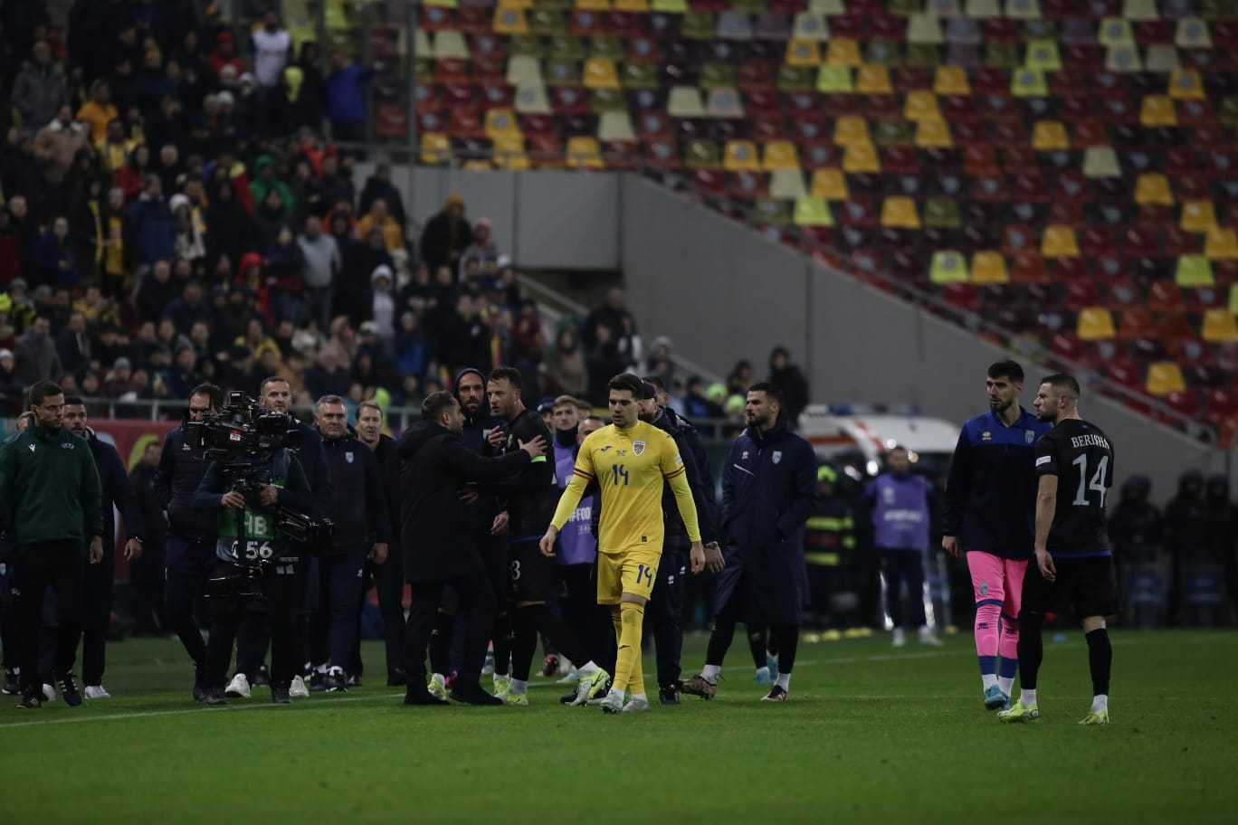 Amir Rrahmani e fotbalistul care a pornit scandalul în meciul România - Kosovo și și-a convins colegii să iasă de pe teren: „Arbitrul nu a vrut să asculte”