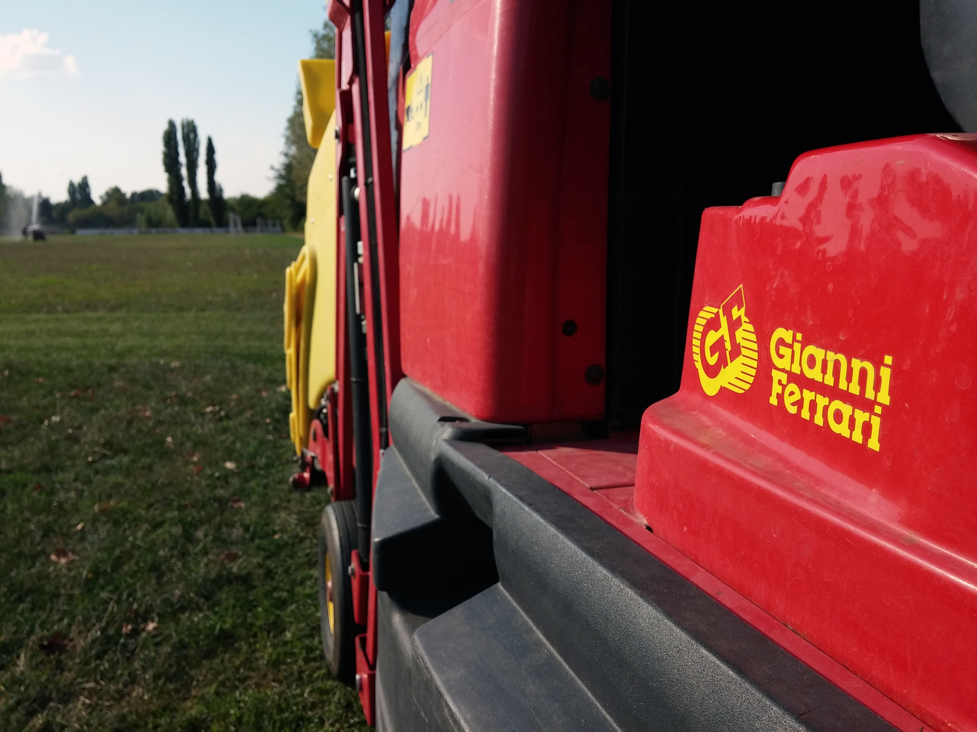 E vrăjeală că rapidiştii nu au bani! Aroganţa giuleştenilor: şi-au luat Ferrari!