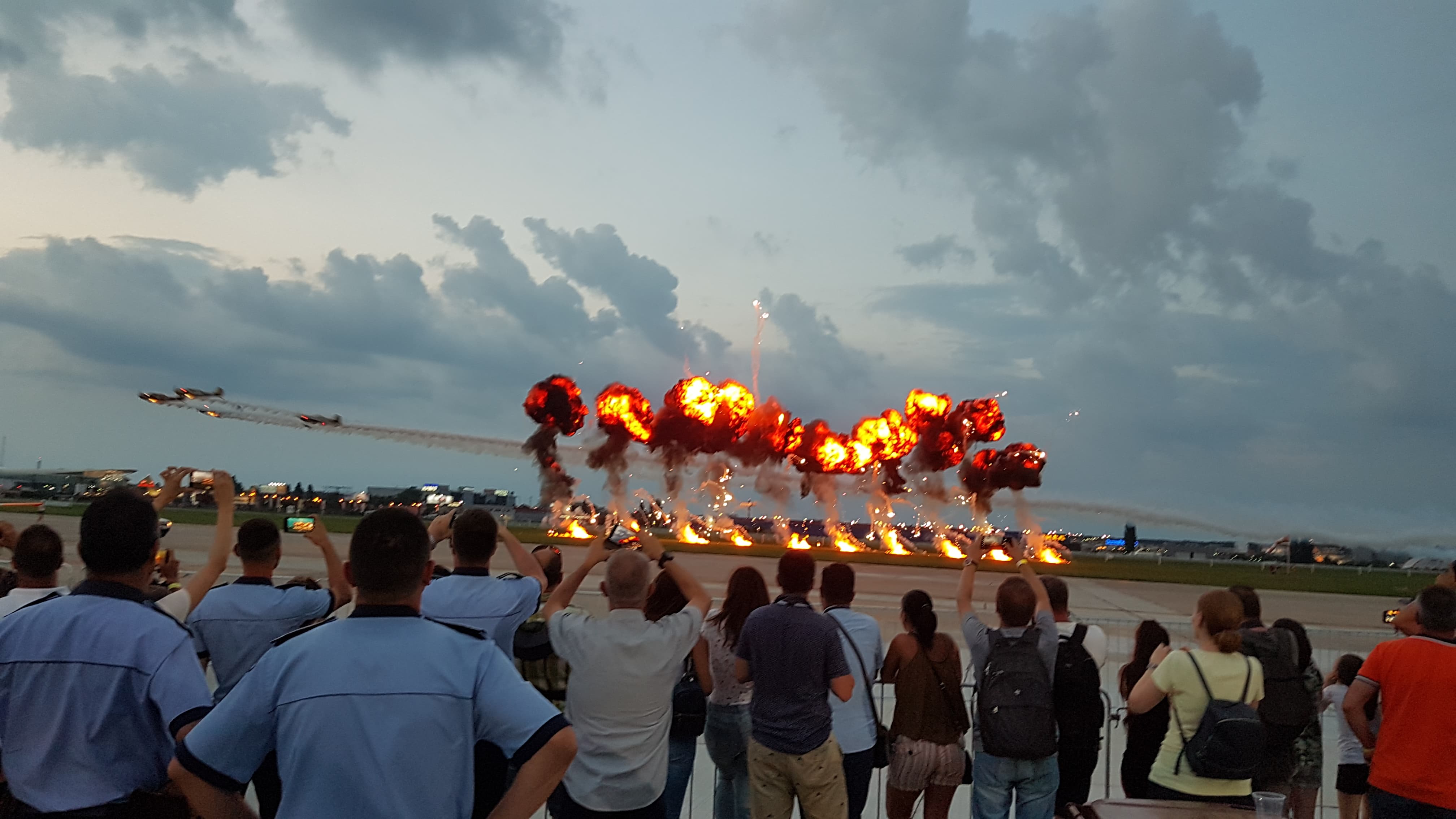 VIDEO&FOTO / BIAS 2018, spectacol total de la cer la pământ, la show-ul aviatic din Bucureşti