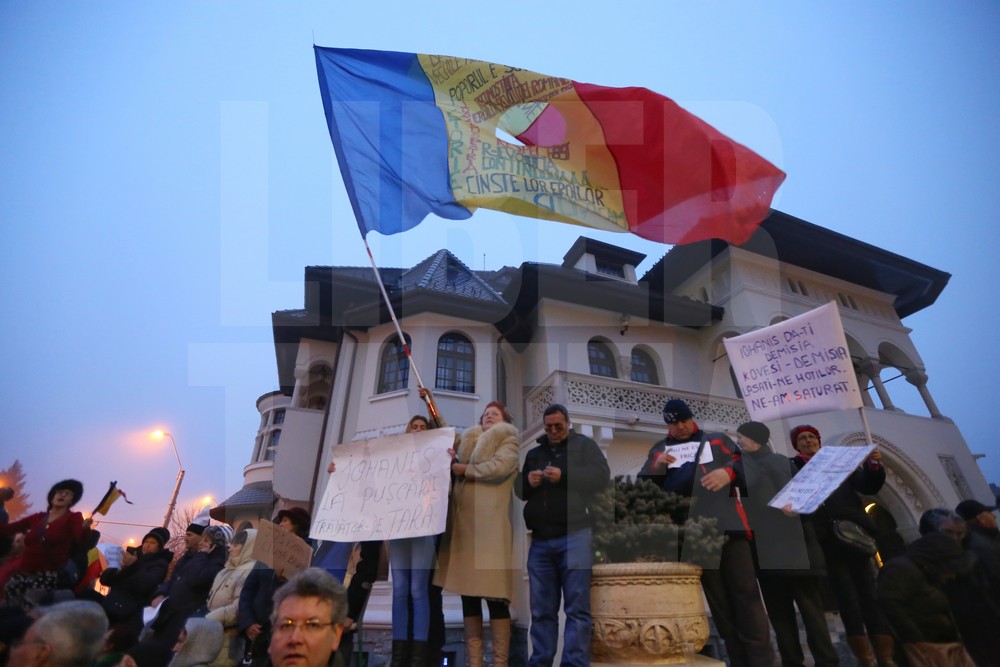 UPDATE. Contramanifestație în București. PSD se dezice de protestele de la Cotroceni / FOTO&VIDEO