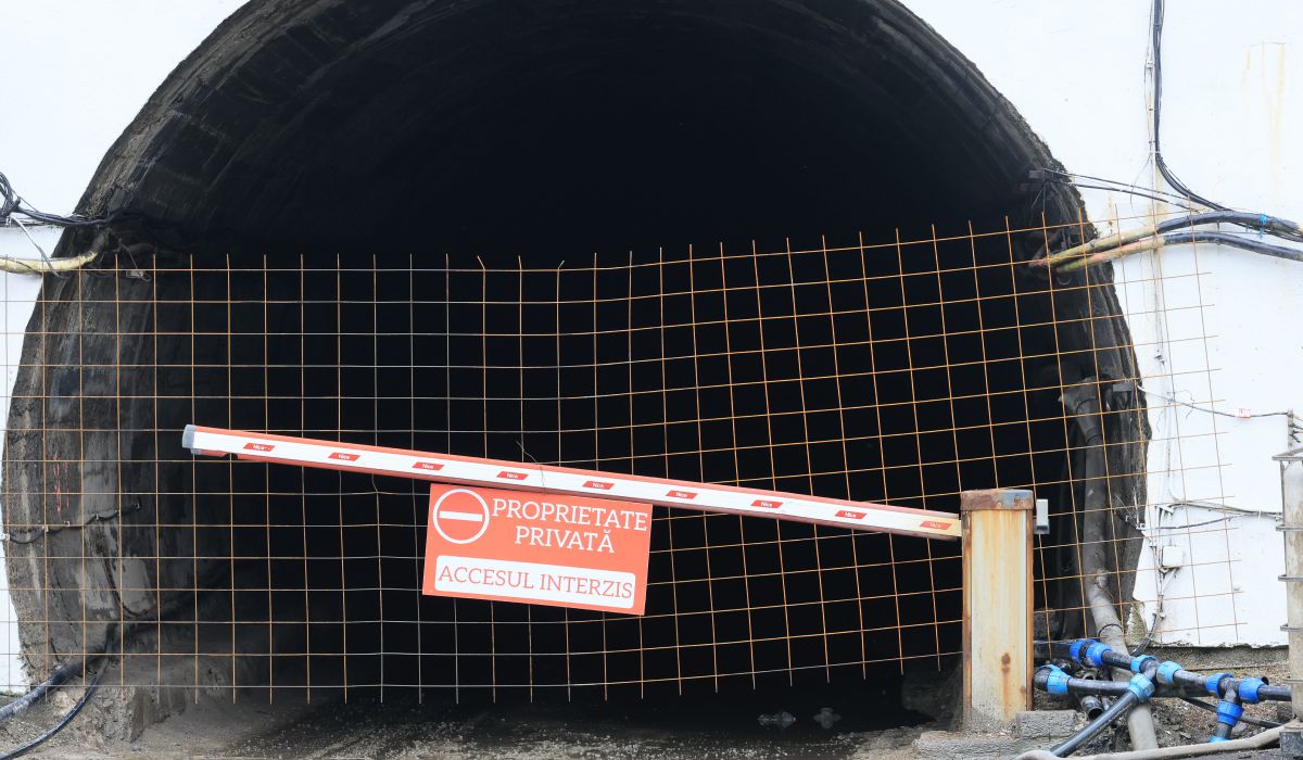 Tensiune uriașă la Praid: angajații companiei miniere s-au baricadat în birouri, de frica localnicilor