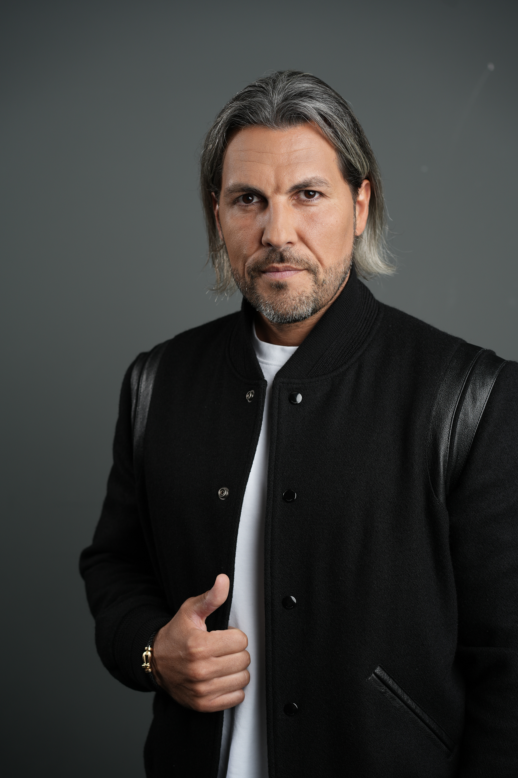 Ce salariu primește Adi Vasile pentru a prezenta Survivor la Antena 1. Cât câștigă pentru 6 luni de filmări în Republica Dominicană