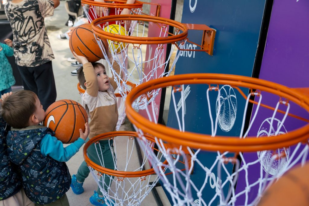 Peste 2000 de oameni au făcut sport la BCR Sport Arena Streetball, în Parcul Drumul Taberei
