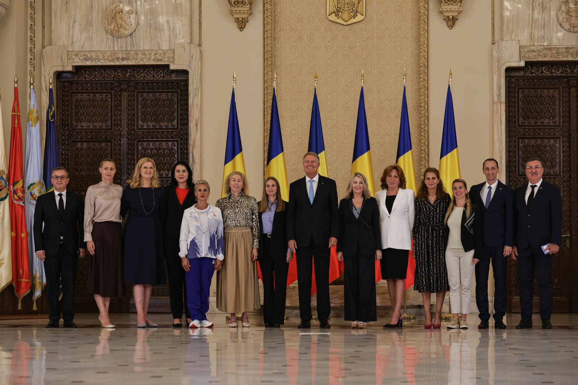 Gafă a președintelui Iohannis la decorarea medaliaţilor de la JO Paris. A spus „comemorarea”, în loc de „ceremonia” | VIDEO