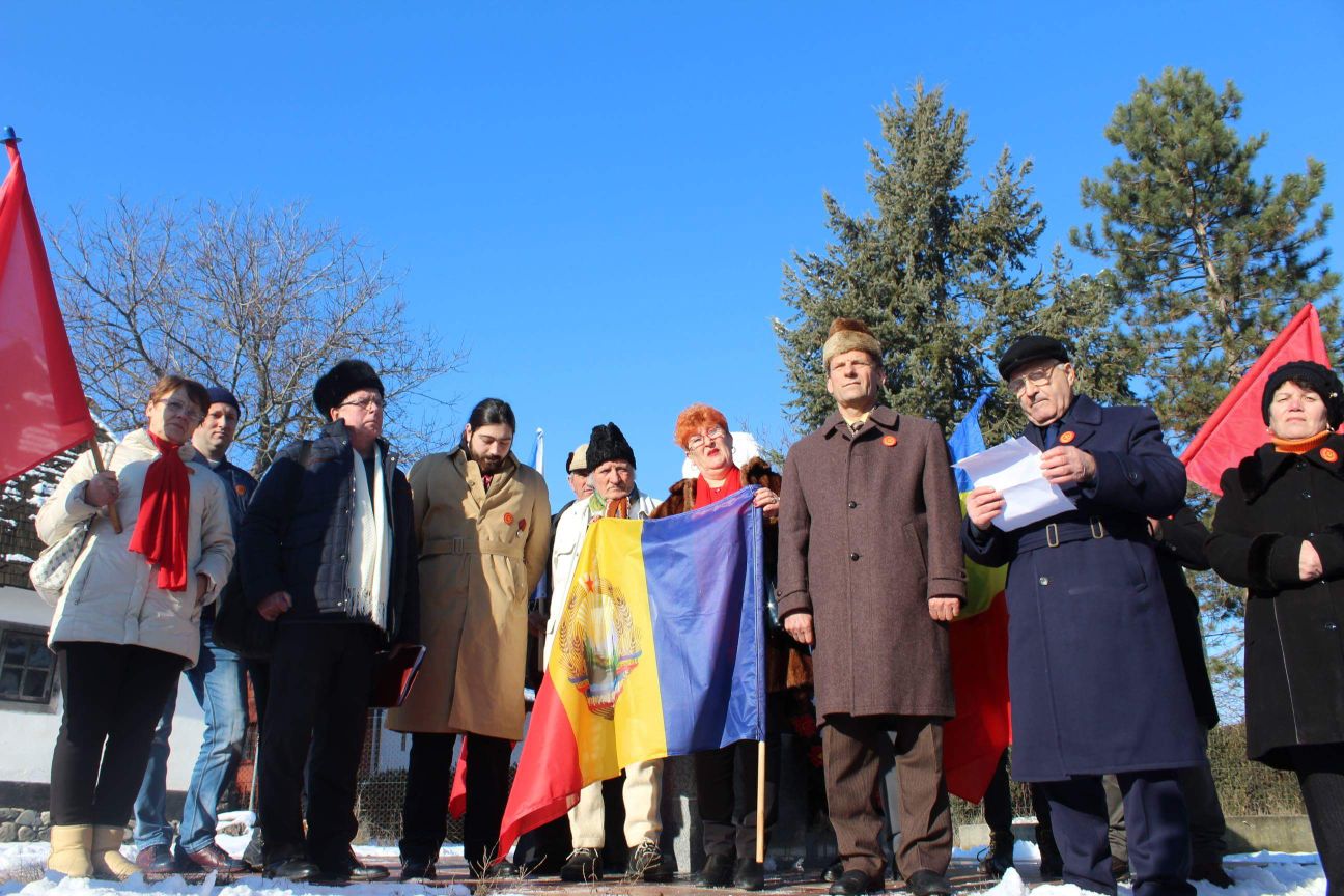 REPORTAJ: Nostalgicii lui Ceaușescu, la Scornicești: “Să-l declarăm sfânt al poporului şi al neamului dac”/FOTO&VIDEO