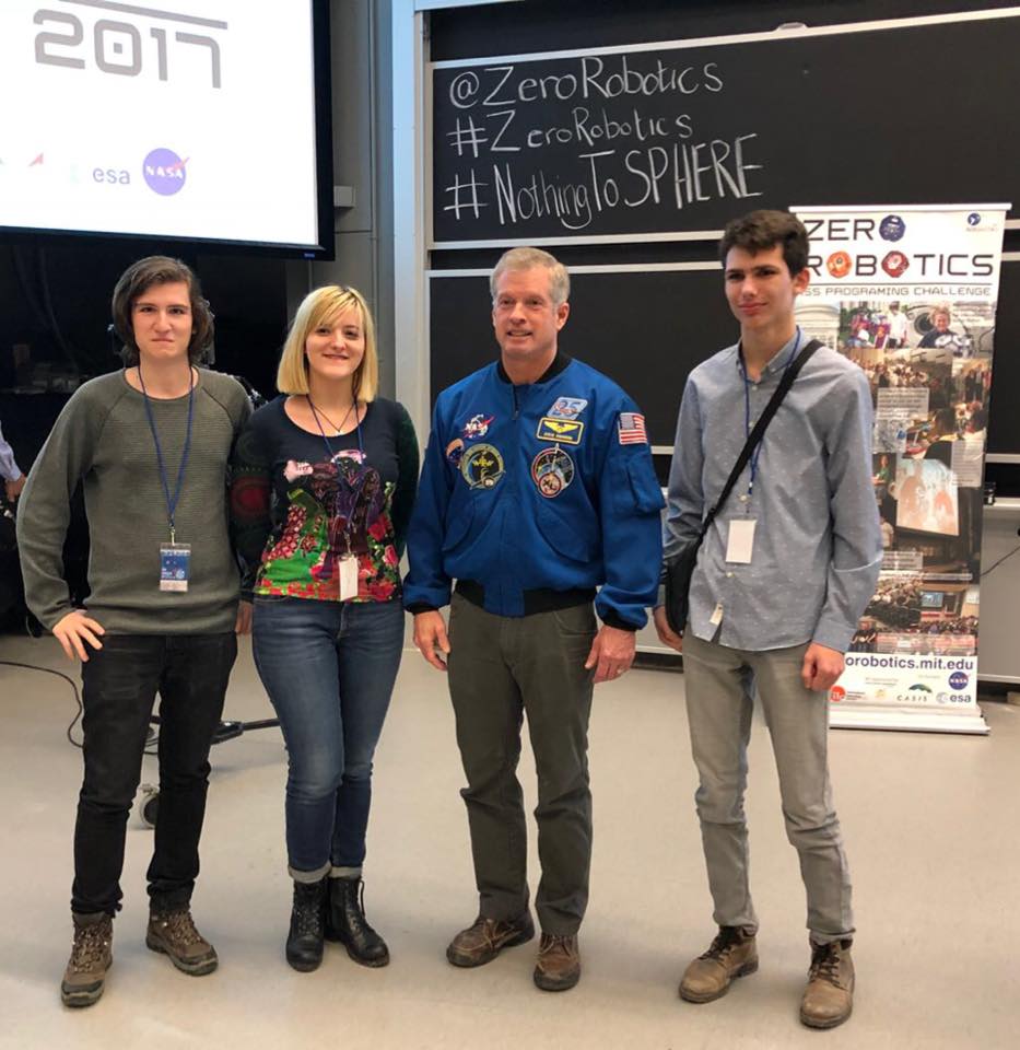 Elevi din Timișoara, premiați la finala unui concurs organizat de NASA. Au programat roboți pentru Stația Spațială Internațională