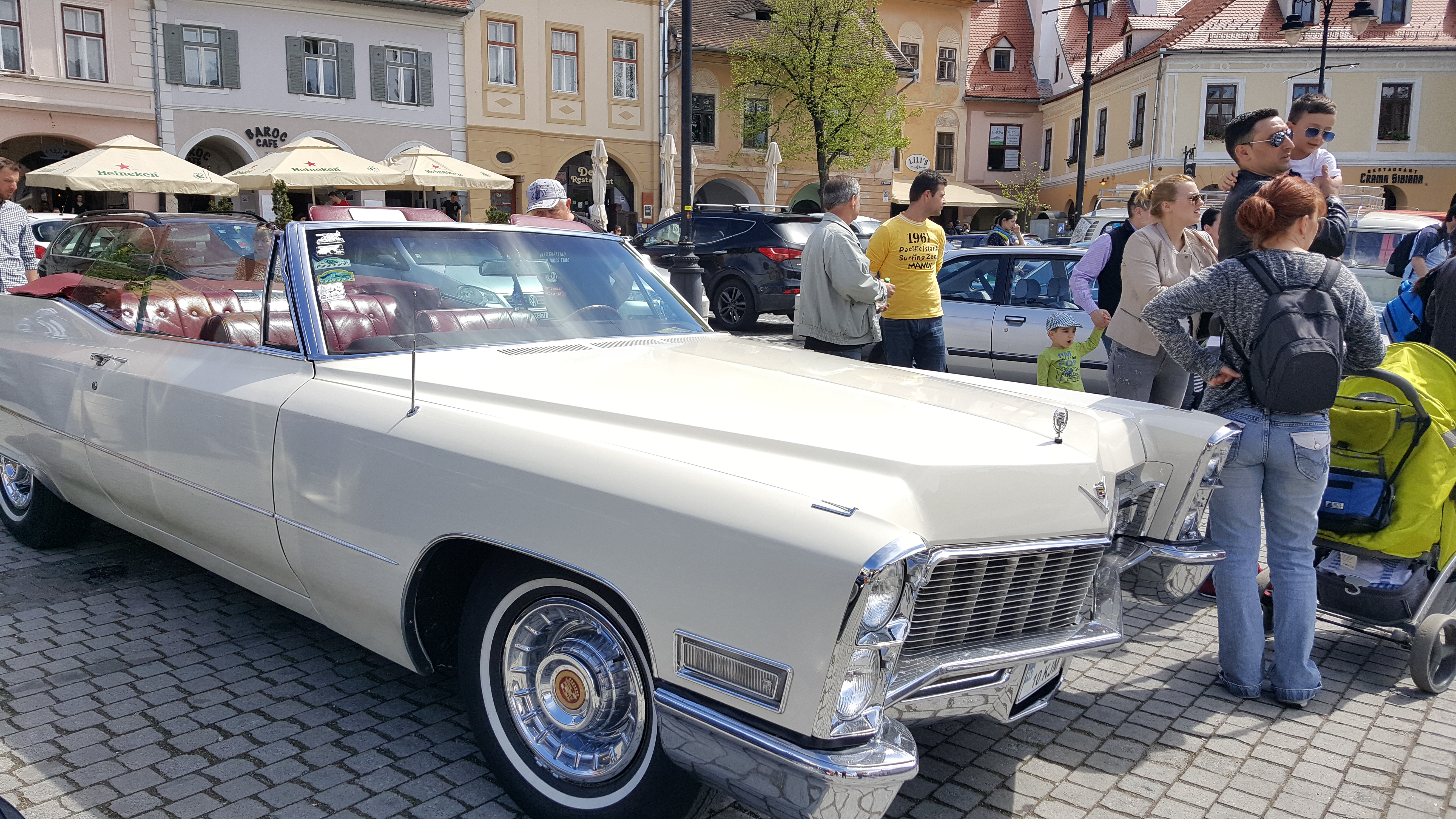"Retro Parada Primăverii" organizată în zeci de oraşe din ţară! GALERIE FOTO