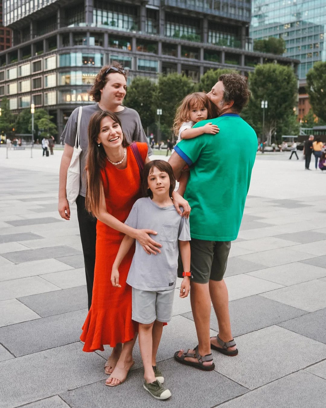 Imagini din vacanța Danei Rogoz cu familia, în Tokyo. Cum a apărut actrița alături de copiii ei și de băiatul soțul ei