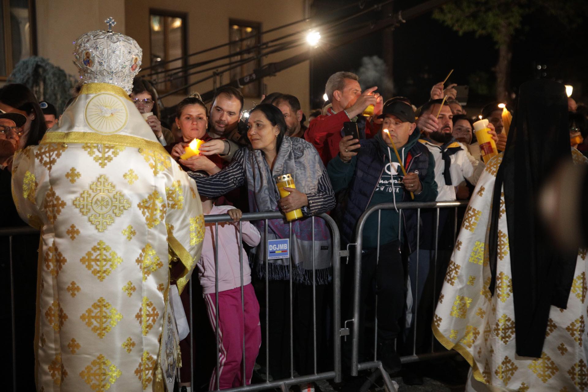 Hristos a înviat! Imagini de la liturghia de Înviere de la Patriarhia Română, oficiată de Preafericitul Daniel