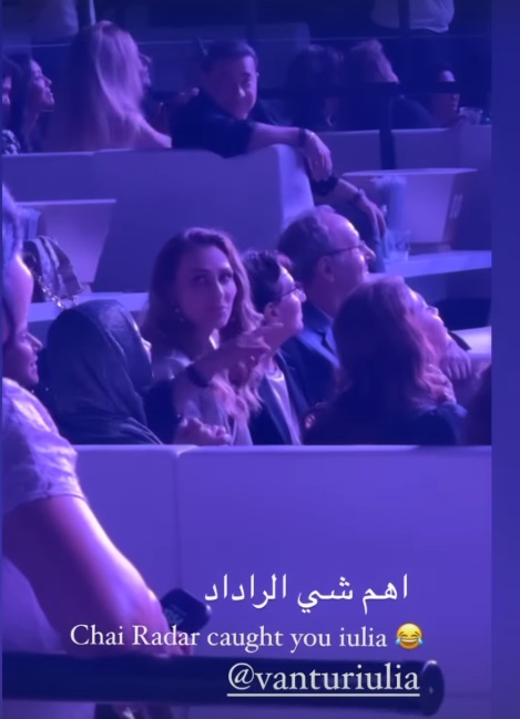 Cum a fost surprinsă Iulia Vântur cu părinții la concertul lui Salman Khan din Dubai. Starul de la Bollywood a făcut show în fața socrilor