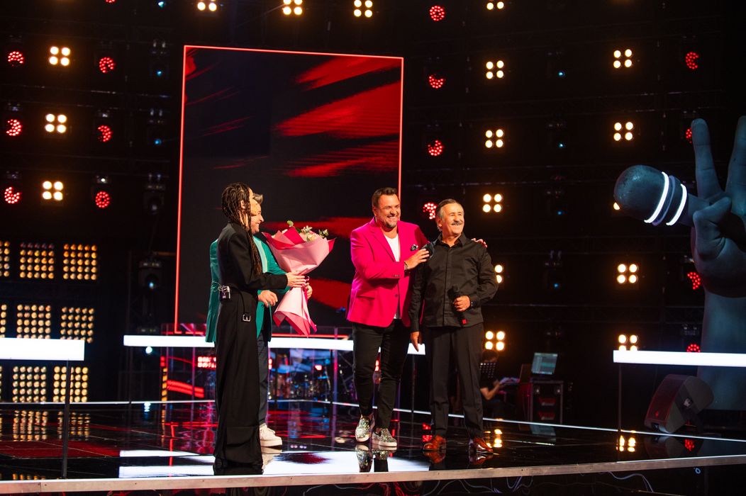 Theo Rose, în lacrimi la „Vocea României”. Cine și-a făcut apariția pe scena show-ului de la PRO TV: „M-am uitat la videoul ăsta de prea multe ori”