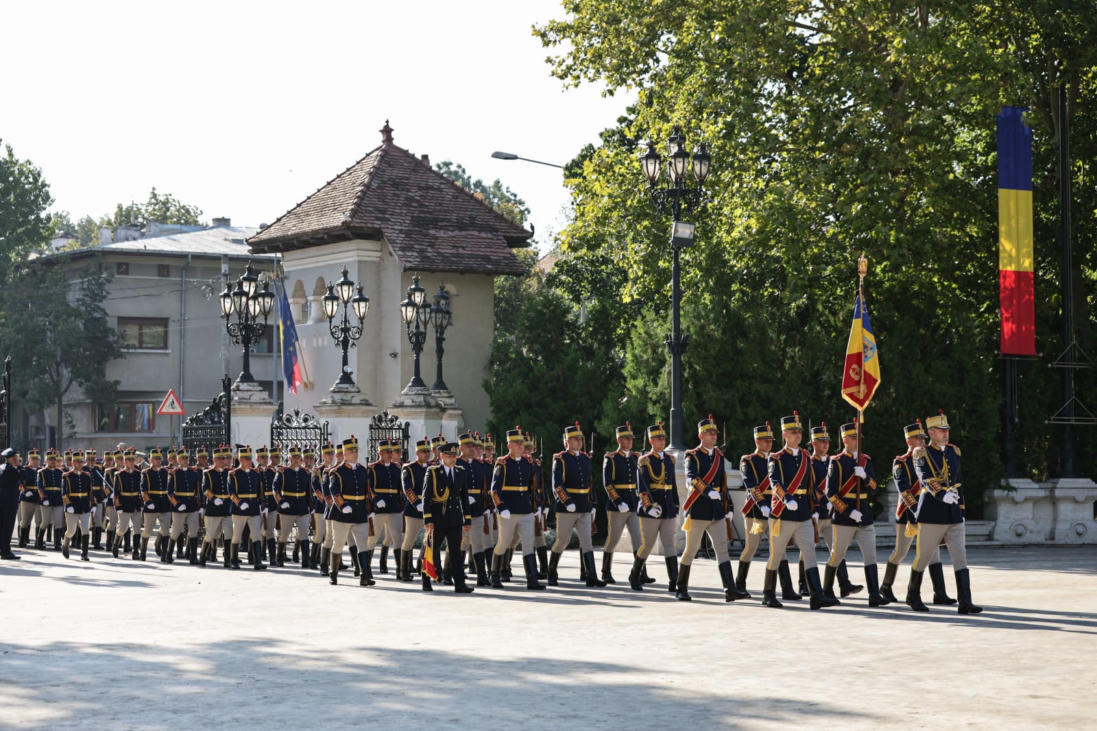 Funeralii de stat pentru Ion Iliescu. Ultimele omagii aduse în fața sicriului fostului președinte, în Sala Unirii, la Palatul Cotroceni