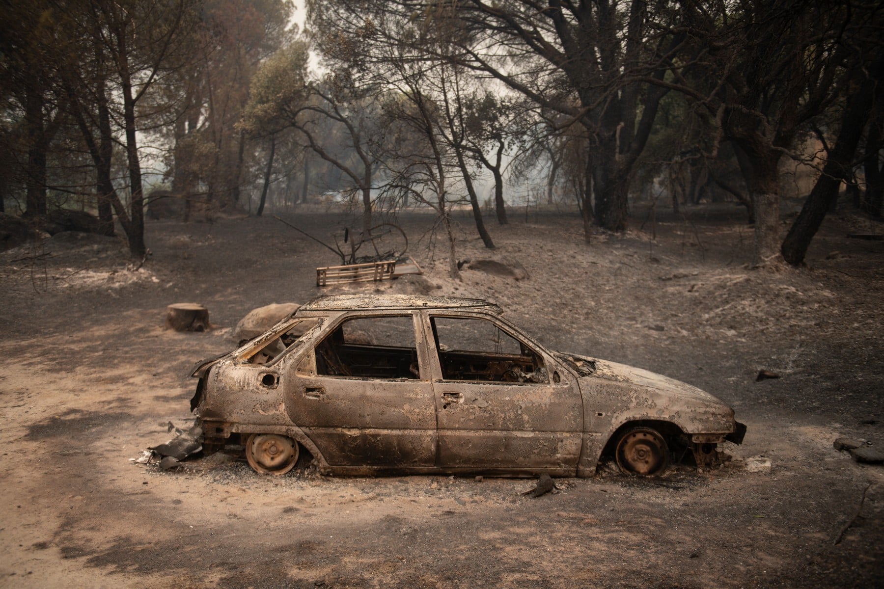 „Pare un infern, un iad. Nu se mai vede nici soarele”. Mărturiile românilor evacuați din calea incendiilor devastatoare din Spania