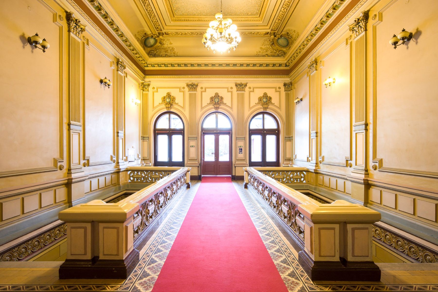 Palatul Bragadiru și grădinile au fost scoase la vânzare pentru 25 de milioane de euro. Povestea bijuteriei imobiliare din București