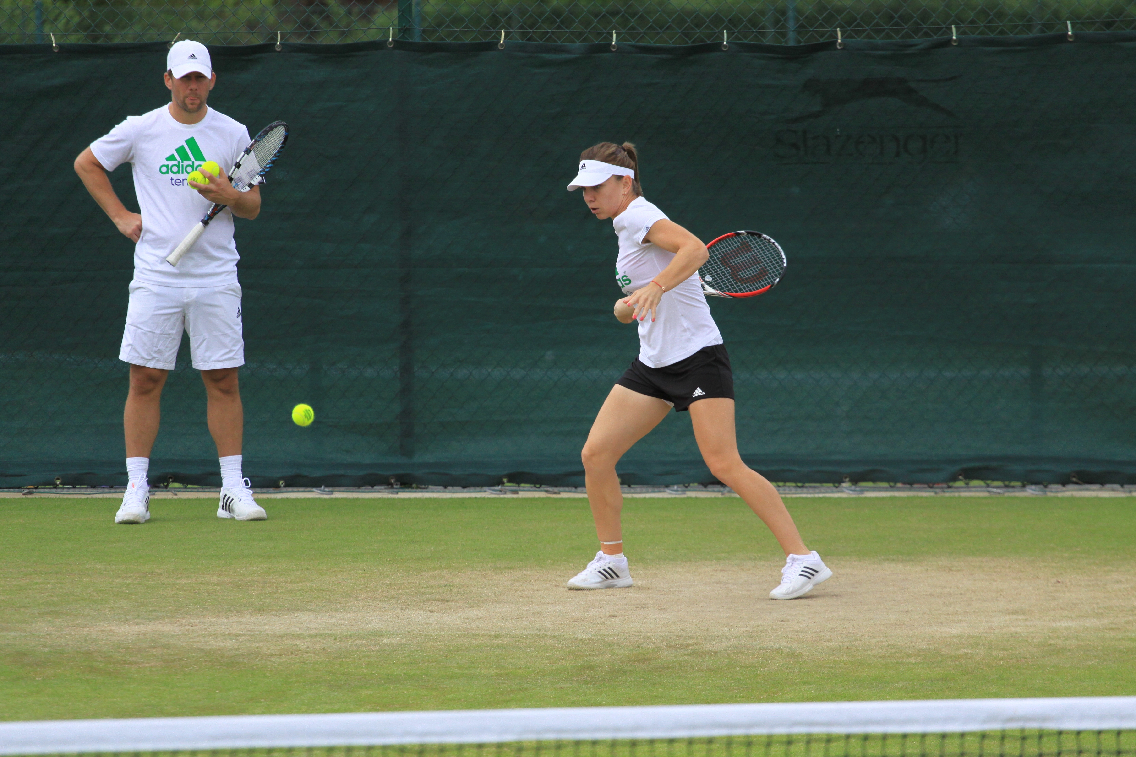 SUPER FOTO/ Simona Halep e în formă, debutează la Wimbledon!