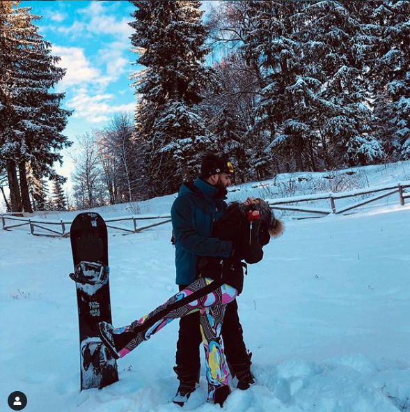 Nicole Cherry, sărut cu iubitul pe pârtie. Momente de tandrețe maximă | FOTO