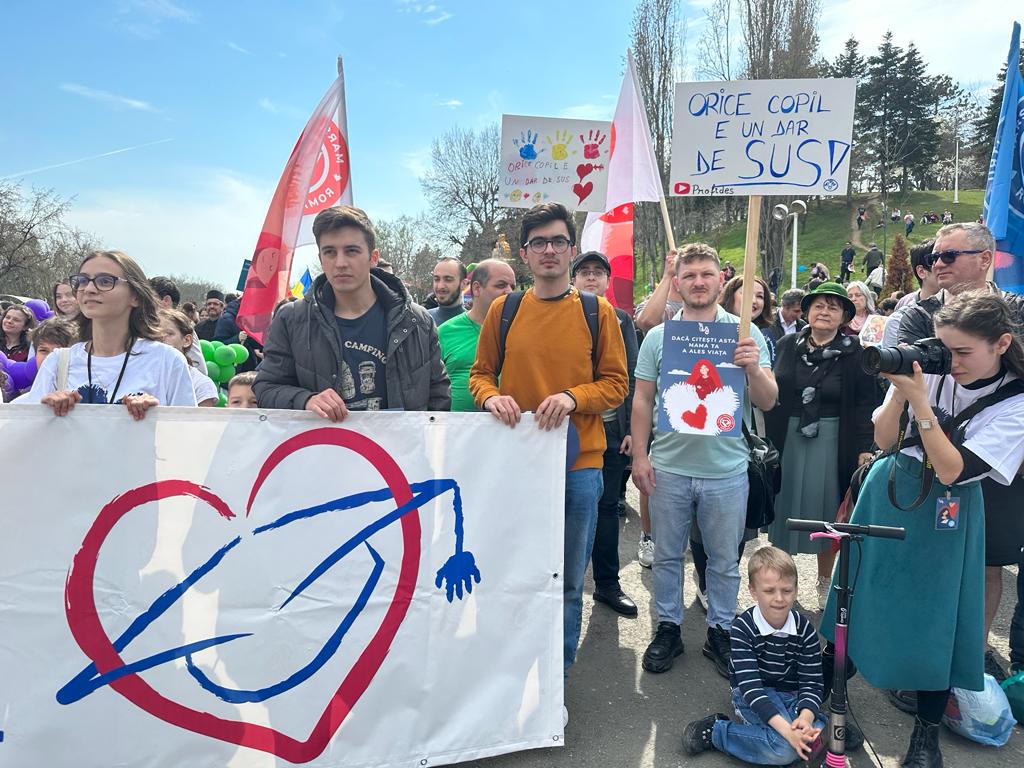 Sute de persoane care se opun avortului au ieșit în stradă, în mai multe orașe din țară. „Cândva, va deveni de negândit”
