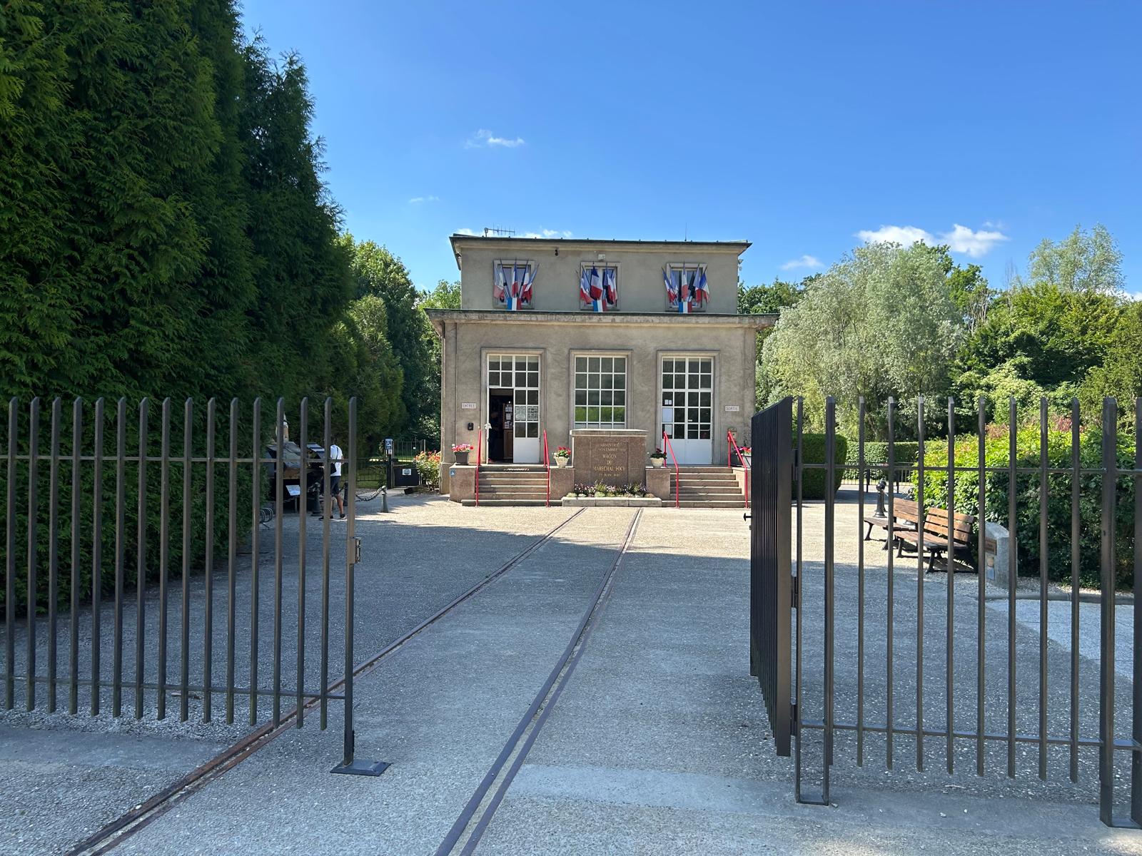 Ce muzee să vezi în Franța. De la Vagonul Armistițiului la casa natală a lui De Gaulle și Maison Léonie a lui Proust, de la Château de Saché Balzac la nuga și Nationale 7. Plus Amboise, câteva plaje și un munte