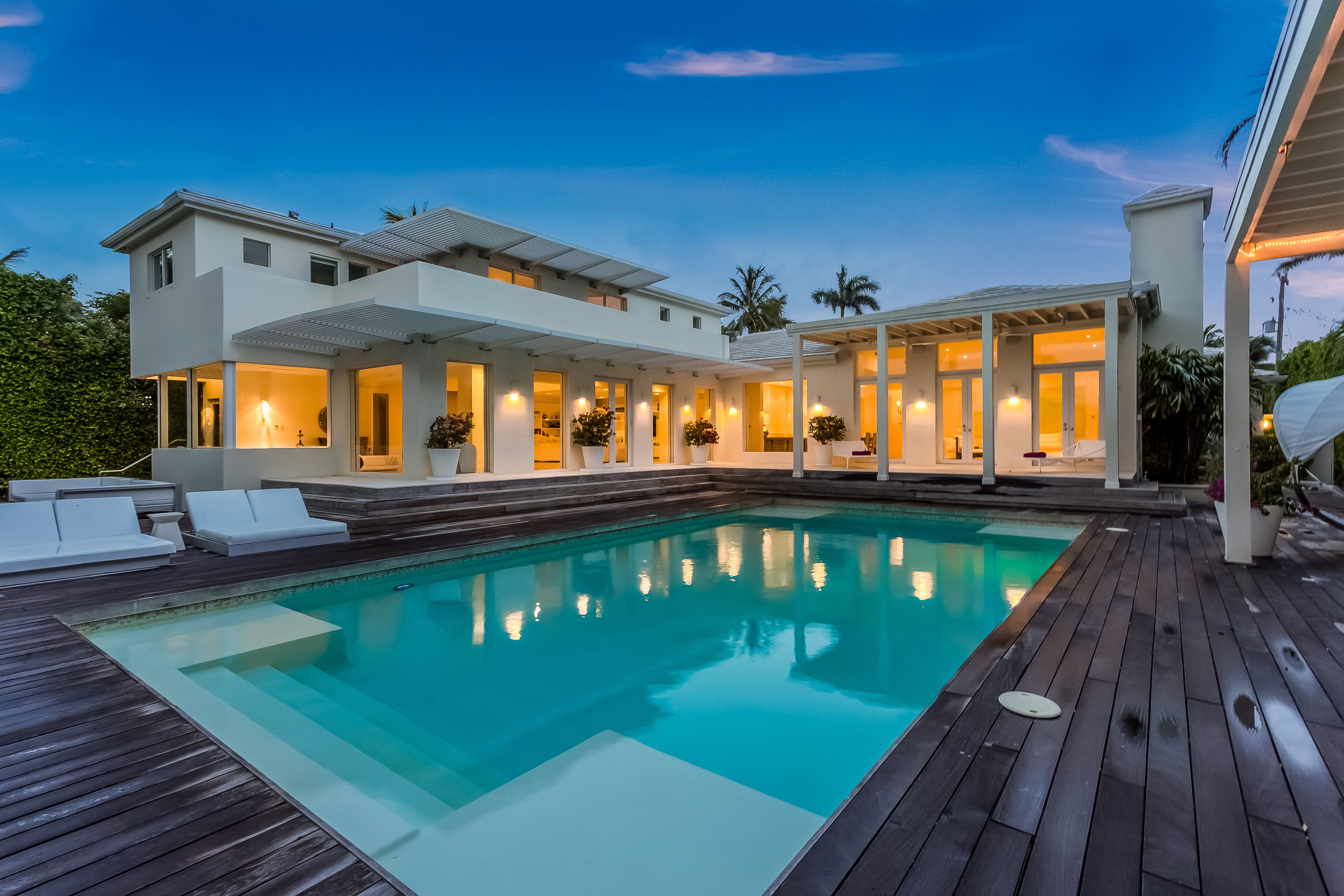 GALERIE FOTO/ Shakira și-a scos casa din Miami Beach la vânzare. Suma fabuloasă pe care o cere