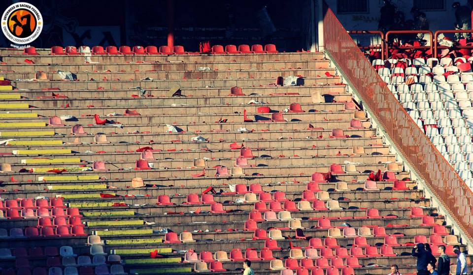 Derby împroșcat cu sânge la Belgrad! Fanii s-au bătut crunt pe ”Maracana” / GALERIE FOTO & VIDEO