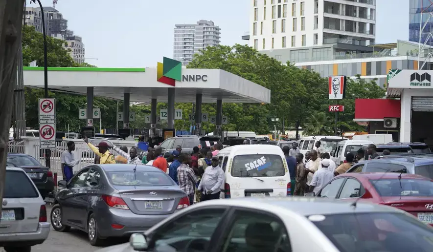 NNPC joins the price war, slashes petrol to N860/litre