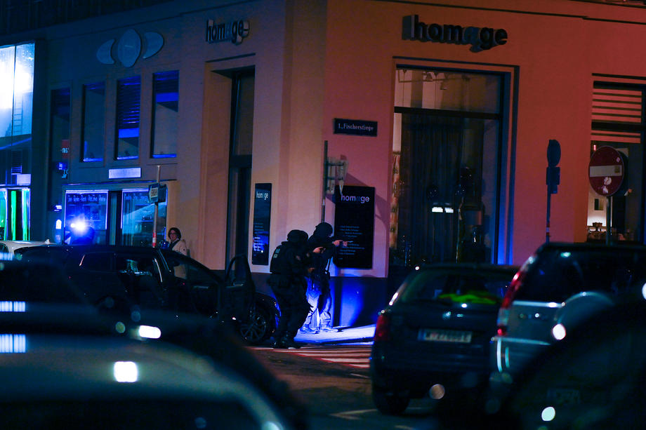 UPDATE | 14 arestări, după atacul terorist din Viena soldat cu 4 morți și 23 de răniți